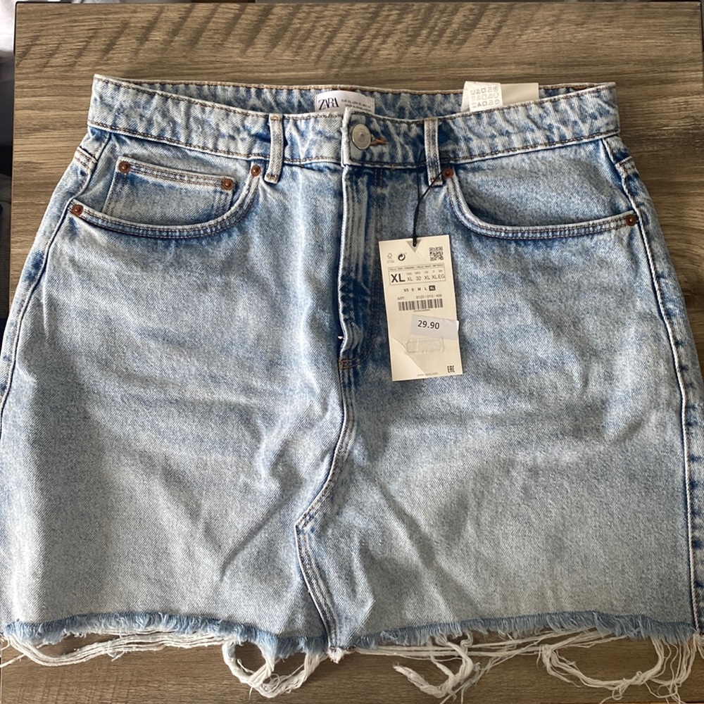 Zara jean skirt light wash distressed